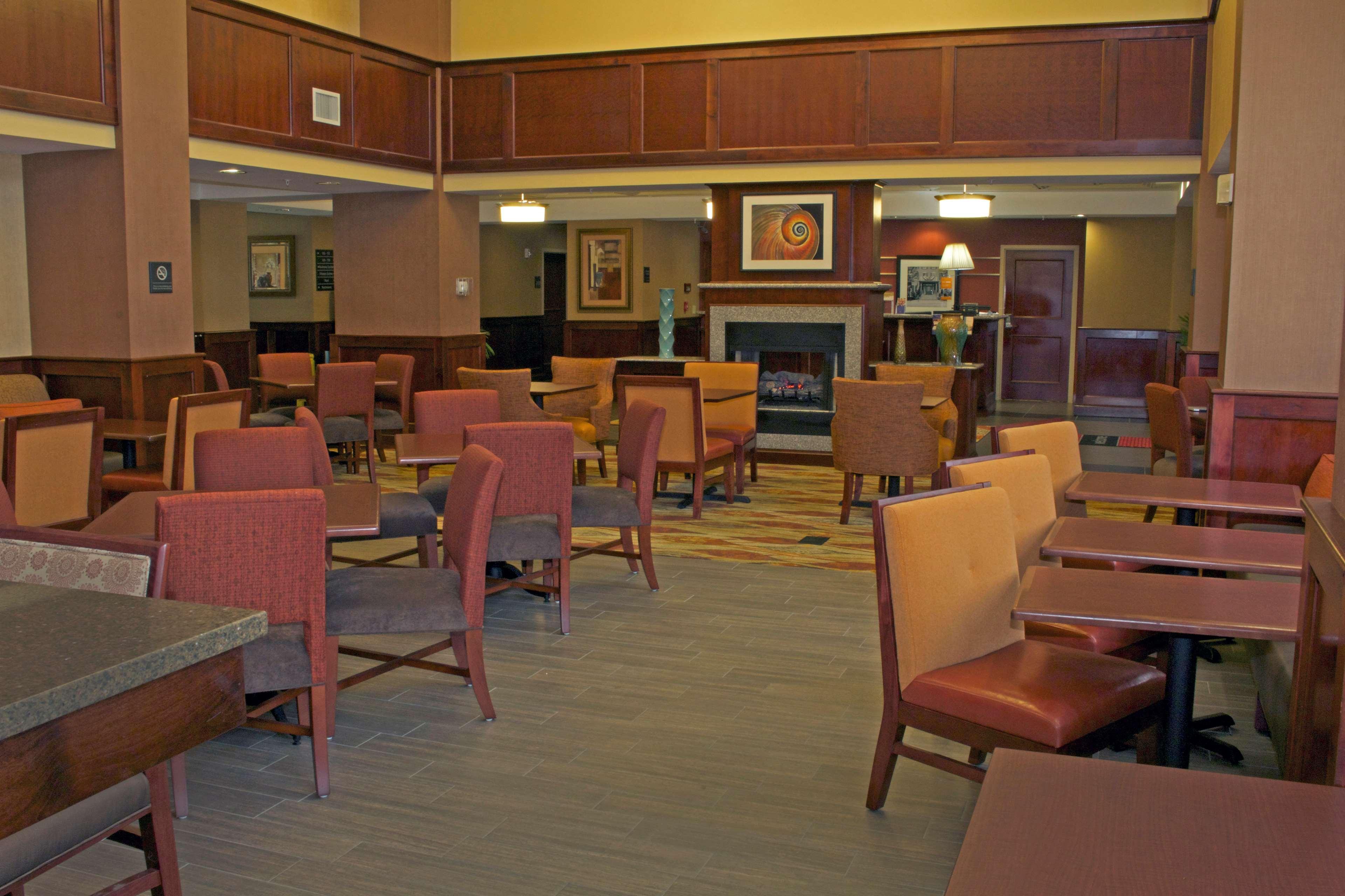 Hampton Inn & Suites Norfolk-Airport Exterior photo
